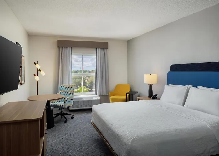 Hampton Inn & Suites Jacksonville Deerwood Park