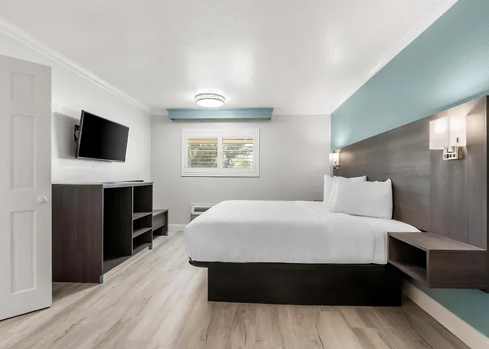 Red Lion Inn & Suites Lemoore