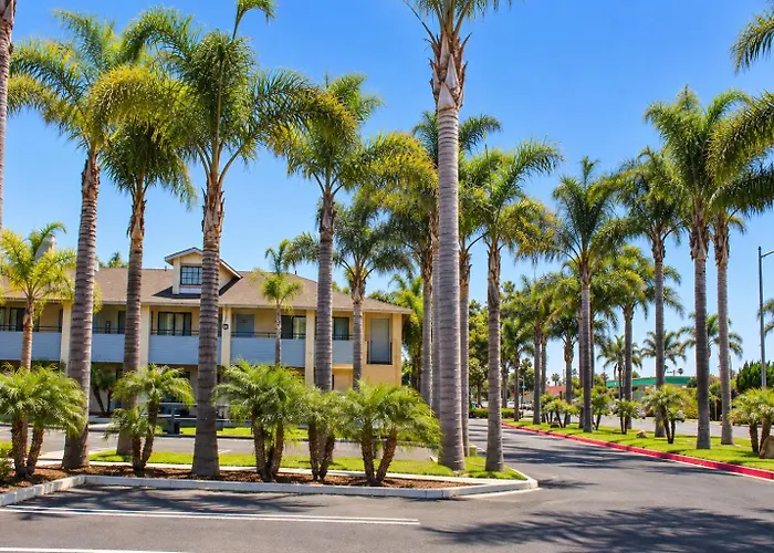 O'Cairns Inn And Suites