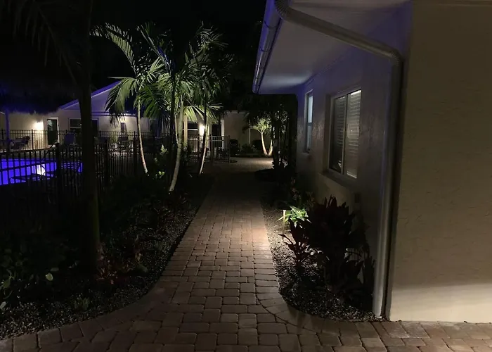 Twin Palms At Siesta