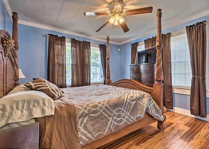 Cozy Gulfport Home: Walk To Beach, Marina & Casino