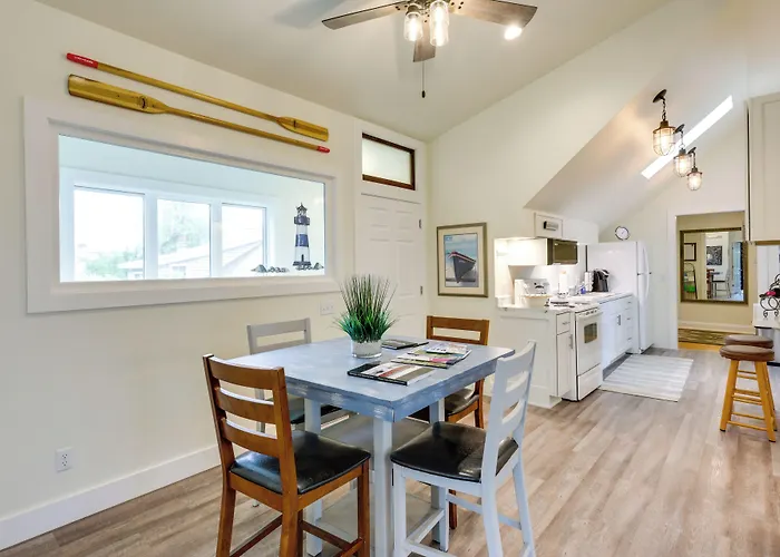 Sheboygan Getaway W/ Deck + On-Site Lake Access!