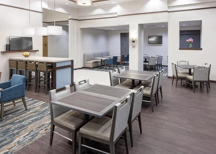 Hampton Inn & Suites Chicago North Shore