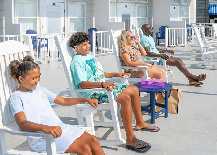 Commander Hotel & Suites