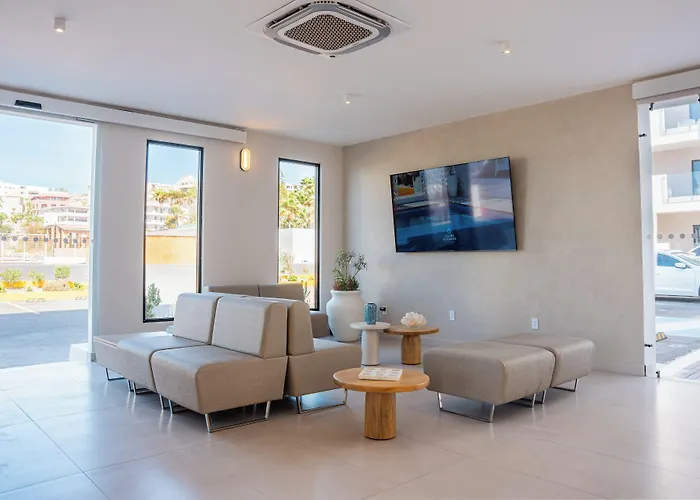 Costa Elegante Hotel & Suites