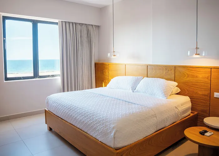 Costa Elegante Hotel & Suites
