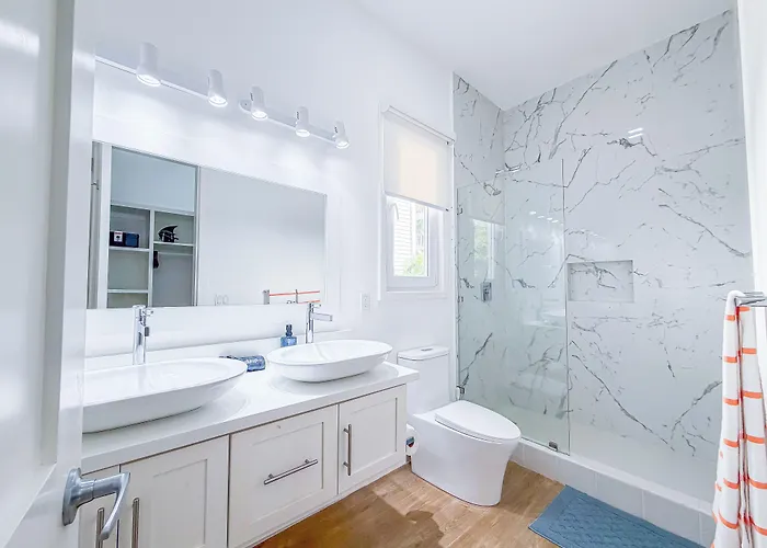 Blue Roatan Resort