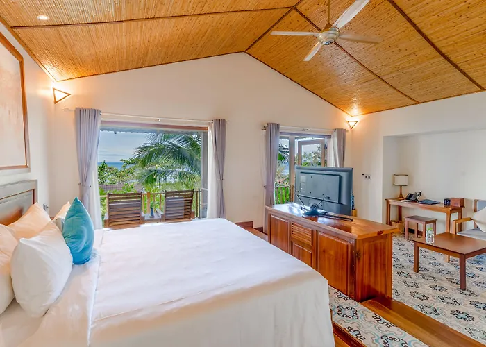 Camia Resort & Spa