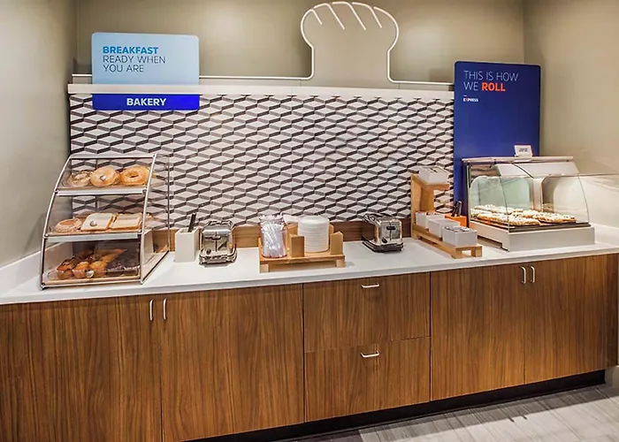 Holiday Inn Express & Suites Eureka By Ihg