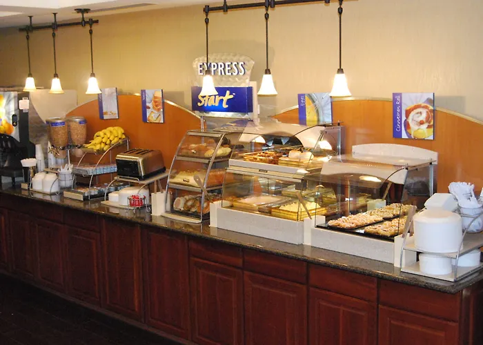 Holiday Inn Express Hotel & Suites Auburn Hills By Ihg