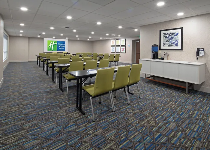 Holiday Inn Express & Suites Seattle-Sea-Tac Airport By Ihg