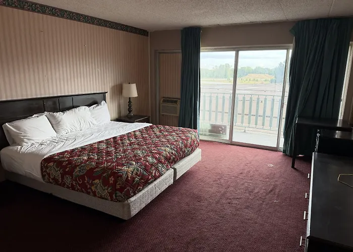 Howard Johnson By Wyndham Saint Joseph Benton Harbor