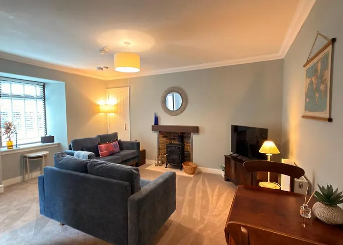 Seaforth Cottage -Dog Friendly, Historical Fishertown, Central Location