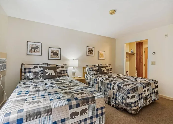 116 Cedarbrook Hotel Room