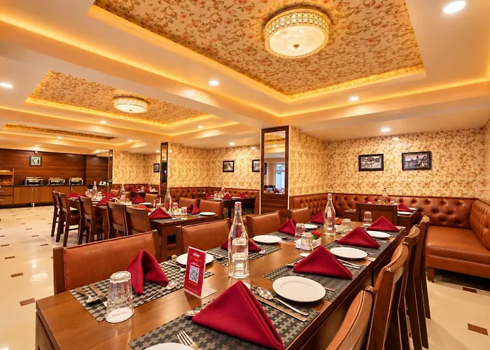 Summit Oakden Resort & Spa At Mall Road