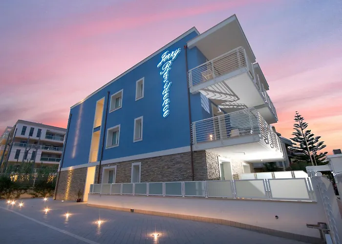 Hotel Jerry - Beachfront & Private Pool