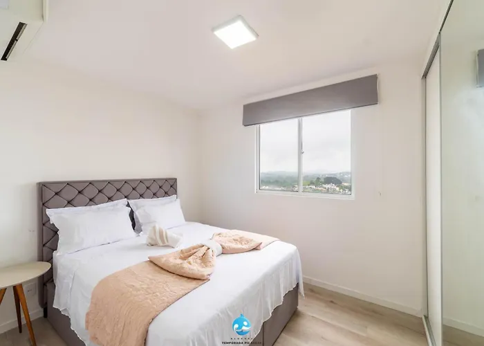 Apartamentos em Bal Piçarras 150 M DA PRAIA com SACADA, WI-FI, PISCINA, PORTARIA 24h, PLAYGROUND e vaga de GARAGEM