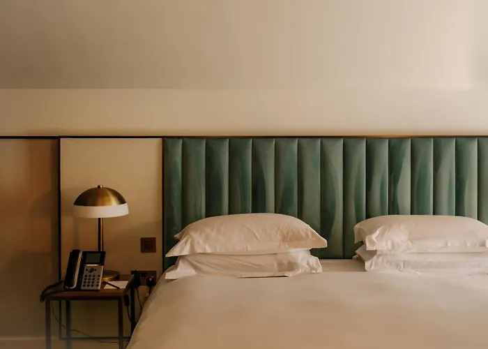 The Lodge Hotel - Putney
