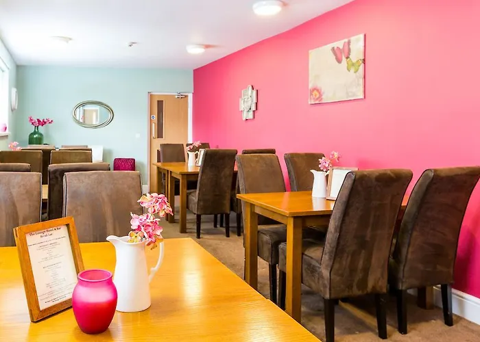 The Lounge Hotel & Bar