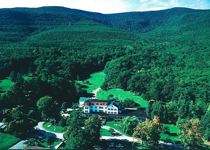 Winter Clove Inn & Resort