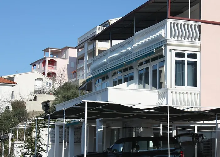 Hana Home - Apartments Tisno