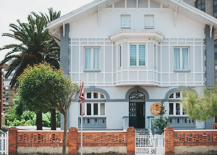 Alamar Salinas House