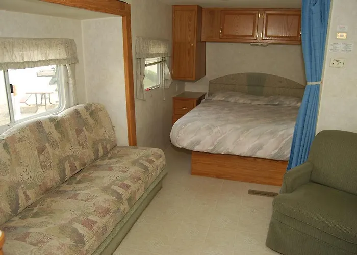 Crescent Bar Camping Resort Cottage 4