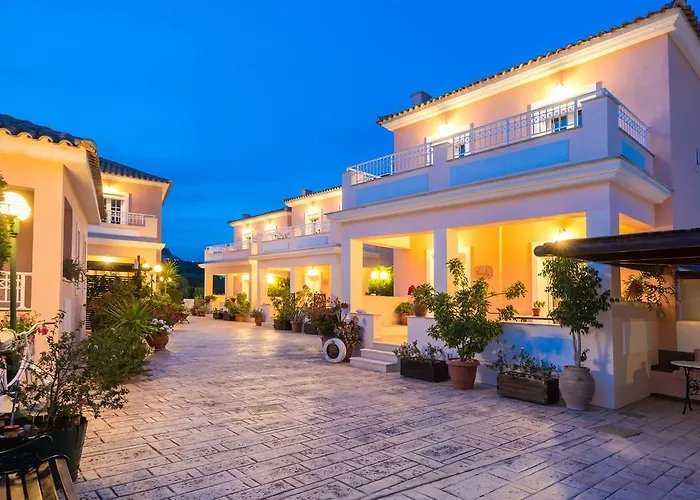 Lorenzo Villas With Private Pool, 200M From The Beach, By Zantewize
