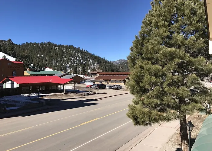 Ponderosa Lodge Ascend Collection
