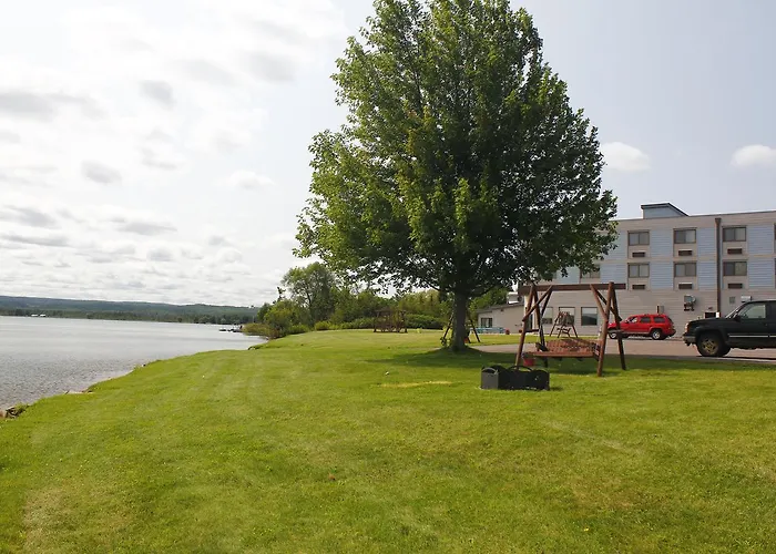 Baraga Lakeside Inn