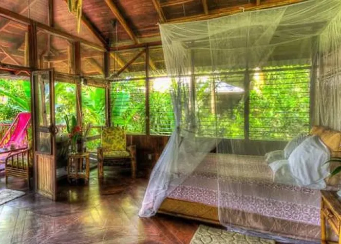 Iguana Lodge Beach Resort