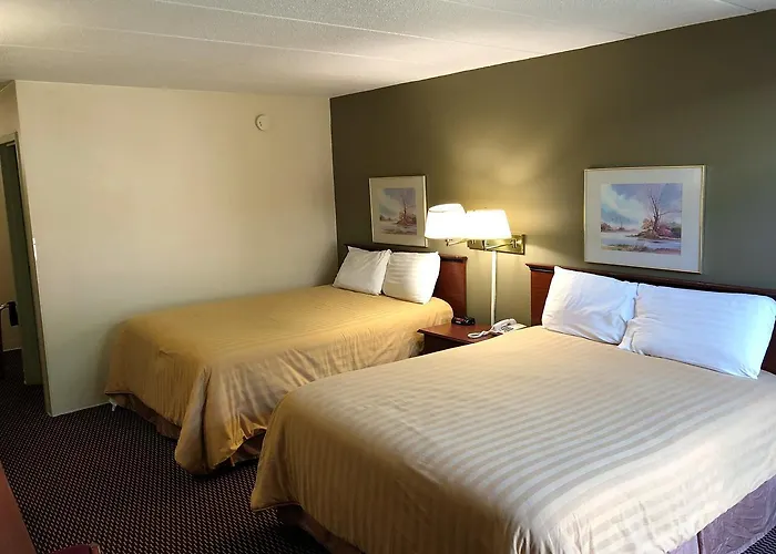 Norwood Inn & Suites Worthington