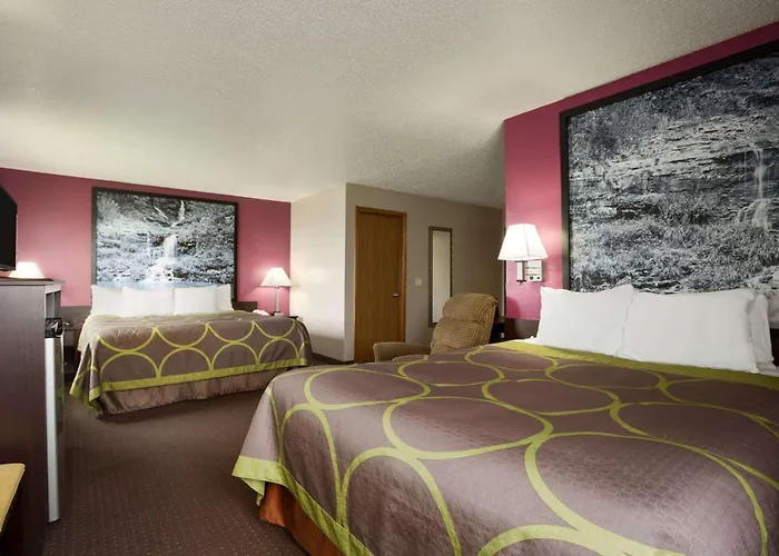 Super 8 By Wyndham Cameron