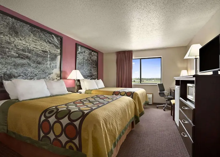 Super 8 By Wyndham Cameron
