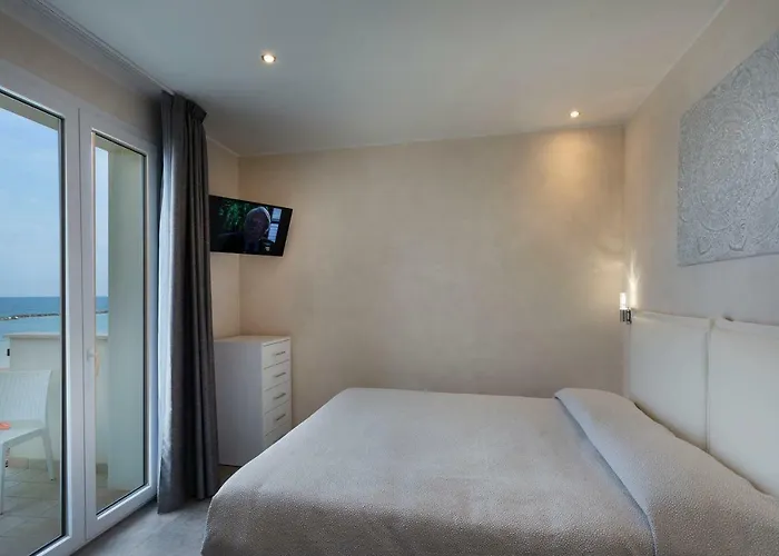 White Suite & Apartments