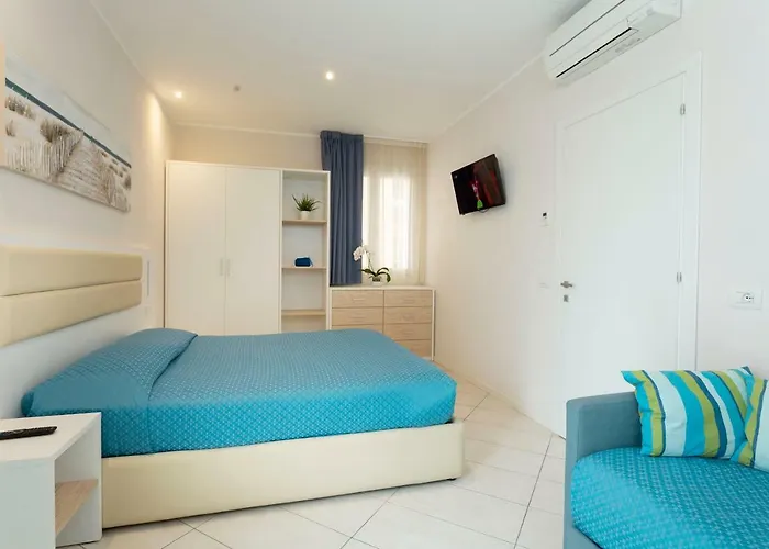 White Suite & Apartments