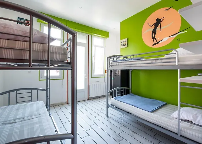 Villa Zenith Hostel-La Surf House