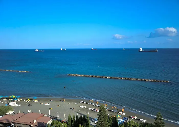 Pier Beach Hotel Apartments