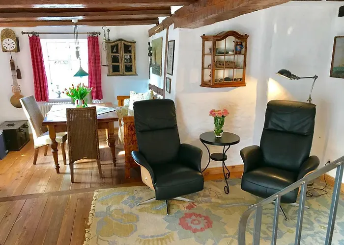 Haus am Hafen - Luxus unter Reet, Garten, Strandkorb, kleine Idylle