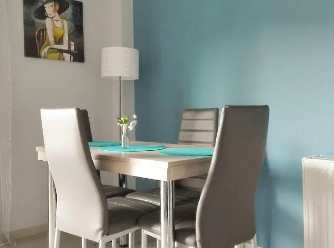 Luxury Apt At Navarino Square