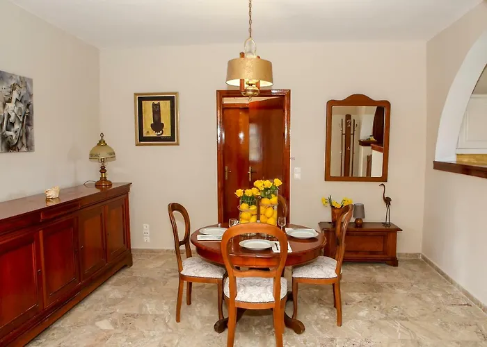 Yiouli Holiday Home