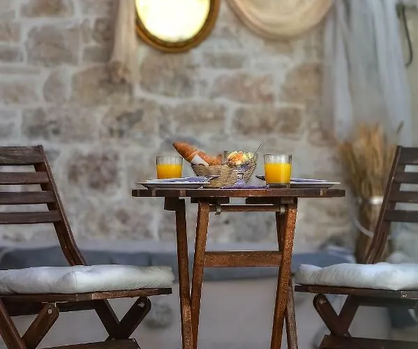 Paxos Fairytales Lovenest 1