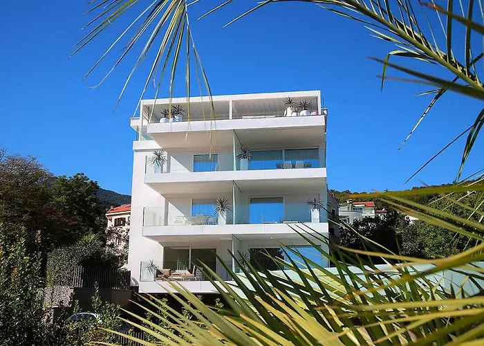 New Apartment With Swimming Pool Near The Beach