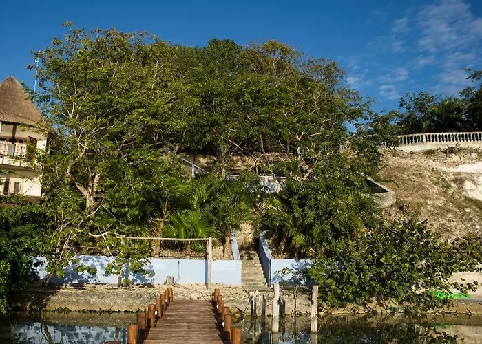 El Roble Nature Hotel & Lagoon