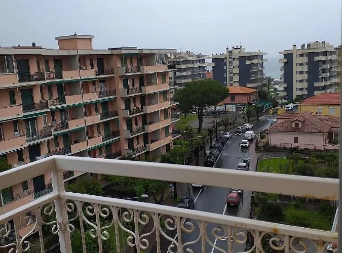 Via dei Mille 1, centrale e vista mare