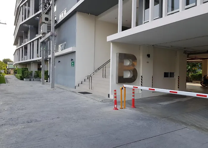 Execlusive Seaview 1 Bedroom Suite With Toproof Pool At The Patio Bangsaen