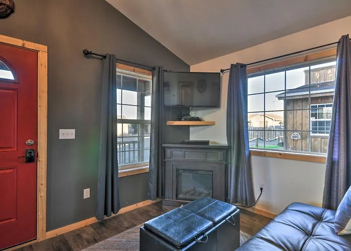 Coastal Retreat In Long Beach: Walk To Attractions