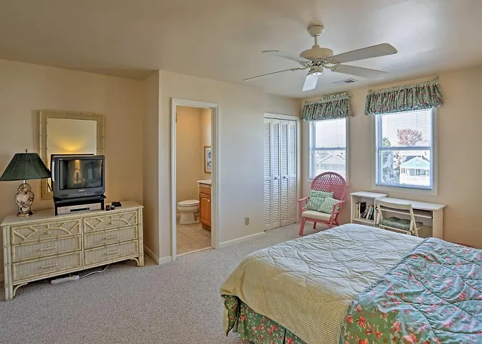 Family-Friendly Vacation Home: Steps To Beach!