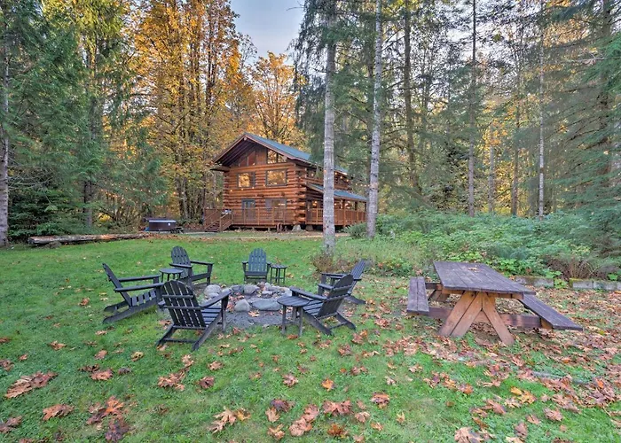 Riverfront Cabin W/ Hot Tub: 2 Mi To Eagle Falls