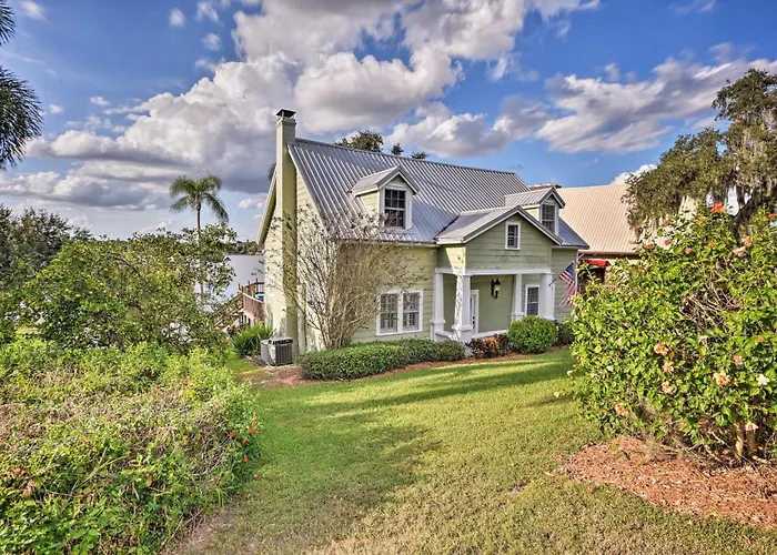 Lakefront Florida Retreat - Pool Table & Boat Dock